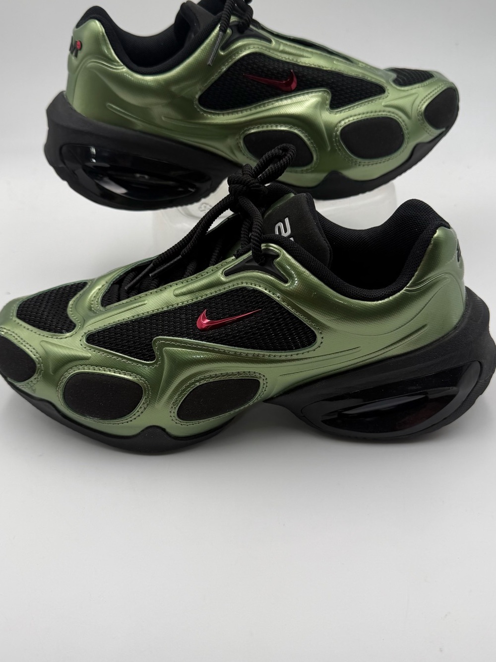 Nike Air Max Muse Metallic Oil Green BRAND NEW Size
7 Women or 5.5 men